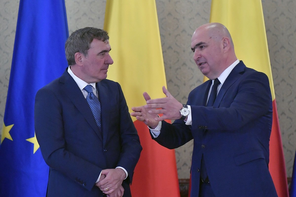 Ilie Bolojan (în dreapta) ar putea zgudui fotbalul românesc cu noi taxe