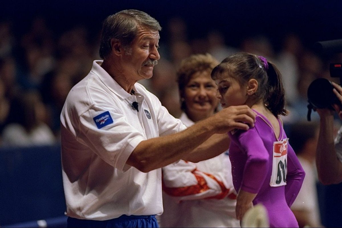 Dominique Moceanu, alături de  Bela Karolyi, în 1995