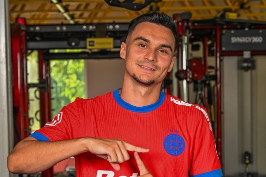 FCSB și-a prezentat noile echipamente, iar fanii au reacționat imediat: ”Cel mai frumos!”