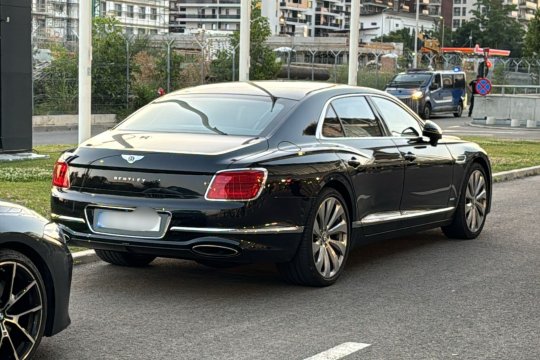 Mâna dreaptă a lui Gigi Becali a venit cu bolidul de lux la FCSB - Hermannstadt: costă cât trei apartamente în București