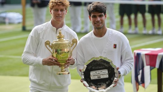 Jannik Sinner a câștigat finala de la Wimbledon după ce l-a învins pe Carlos Alcaraz în patru seturi