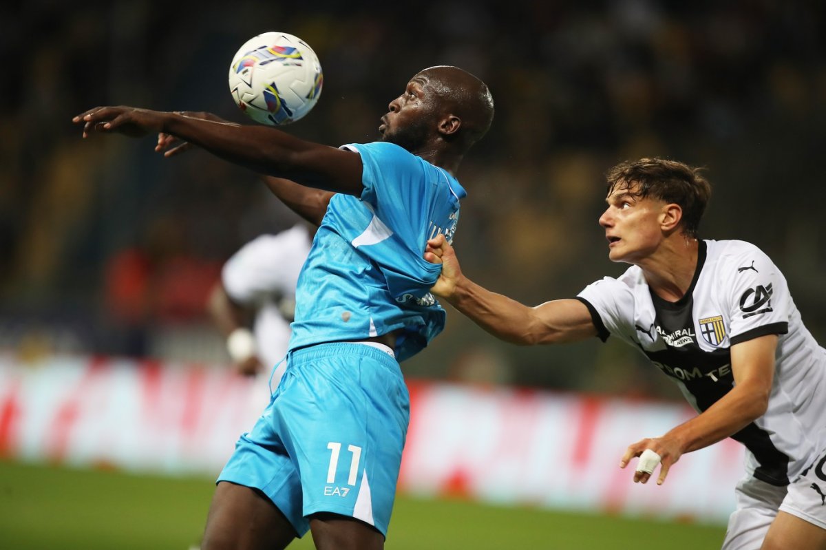 Giovanni Leoni, în duel cu Romelu Lukaku
