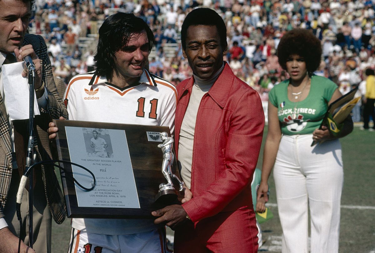 Pele și George Best, în perioada în care evoluau în SUA