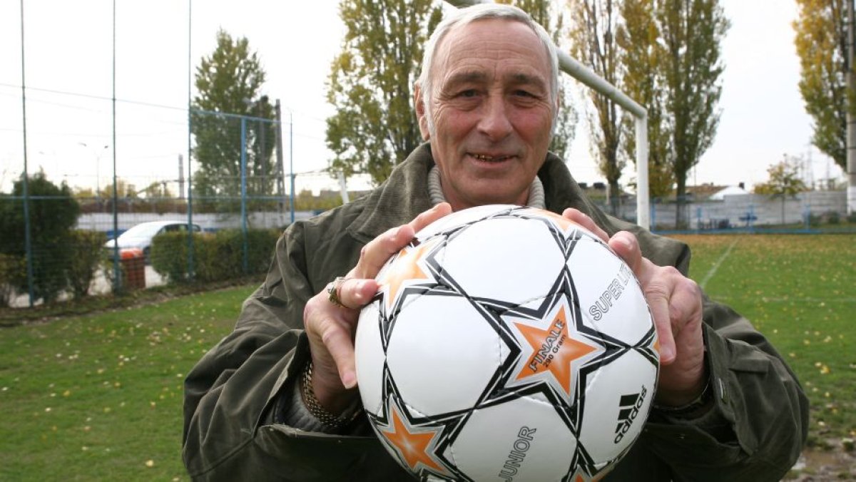 Coman a fost primul portar declarat "Fotbalistul anului" în România. Se întâmpla în 1978, cu puțin timp înainte de a fi implicat în scandalul de la Poiana Brașov