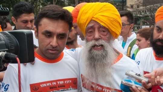 Maratonistul de 114 ani a murit într-un accident auto. Șoferul care l-a lovit pe ”Tornado cu Turban” a fugit de la locul faptei