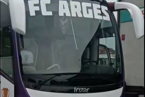 Autocarul echipei FC Argeș, nou-promovată în SuperLiga