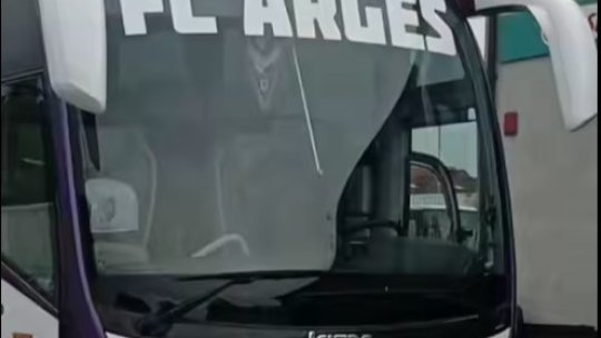 FC Argeș și-a prezentat noul autocar. iAMsport.ro, sponsorul formației piteștente