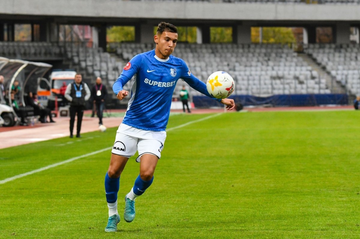 Ionuț Cercel a jucat mijlocaș la Farul, dar Gică Hagi l-a trecut fundaș dreapta și l-a vândut la FCSB
