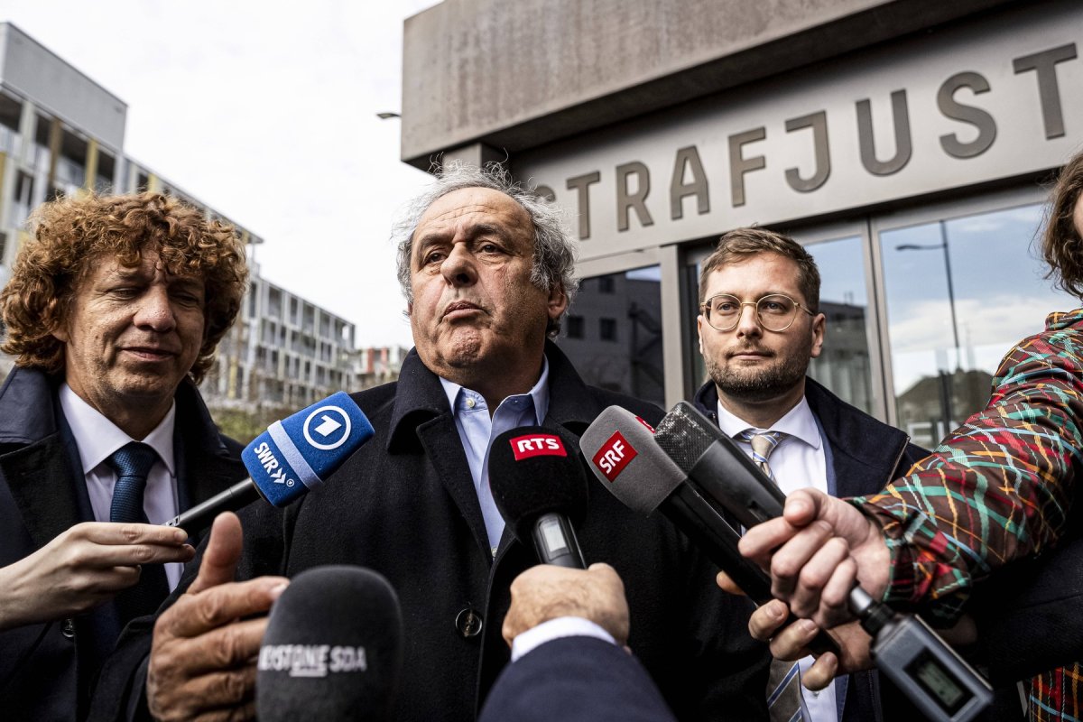 Michel Platini a fost jefuit în propria casă! I s-au furat premiile câștigate de-a lungul carierei