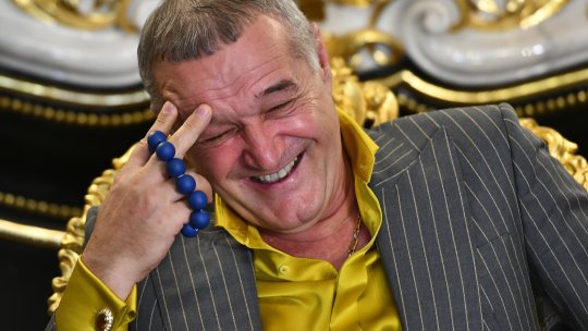 Gigi Becali, la bustul gol! Patronul de la FCSB a făcut spectacol într-o benzinărie de pe Autostrada Soarelui