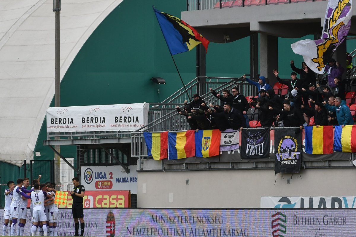 Suporterii piteșteni au avut ceva de împărțit între ei în tribunele arenei Ion Oblemenco
