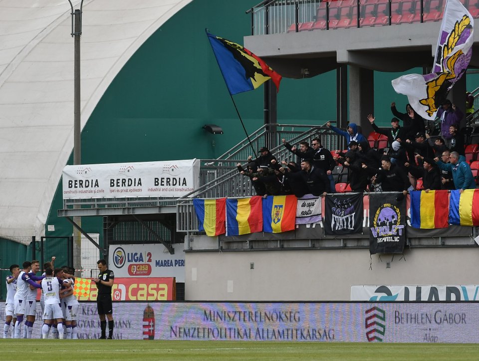 Suporterii piteșteni au avut ceva de împărțit între ei în tribunele arenei Ion Oblemenco