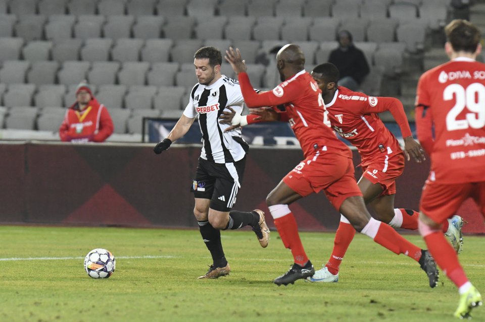 U Cluj - UTA, de la 18:30, pe iAMsport. Ultimul test pentru Sabău înainte de dubla din Conference League. Echipe probabile