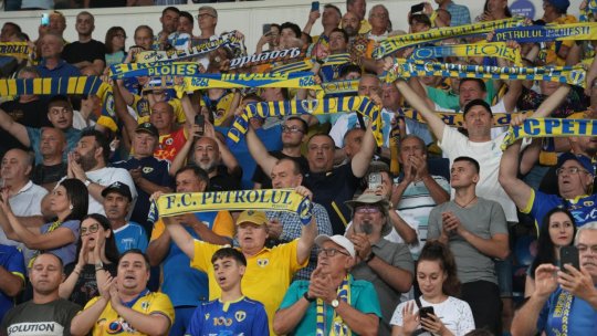 Scenografie spectaculoasă creată de fanii Petrolului la duelul cu FCSB. Ce mesaj au vrut să transmită