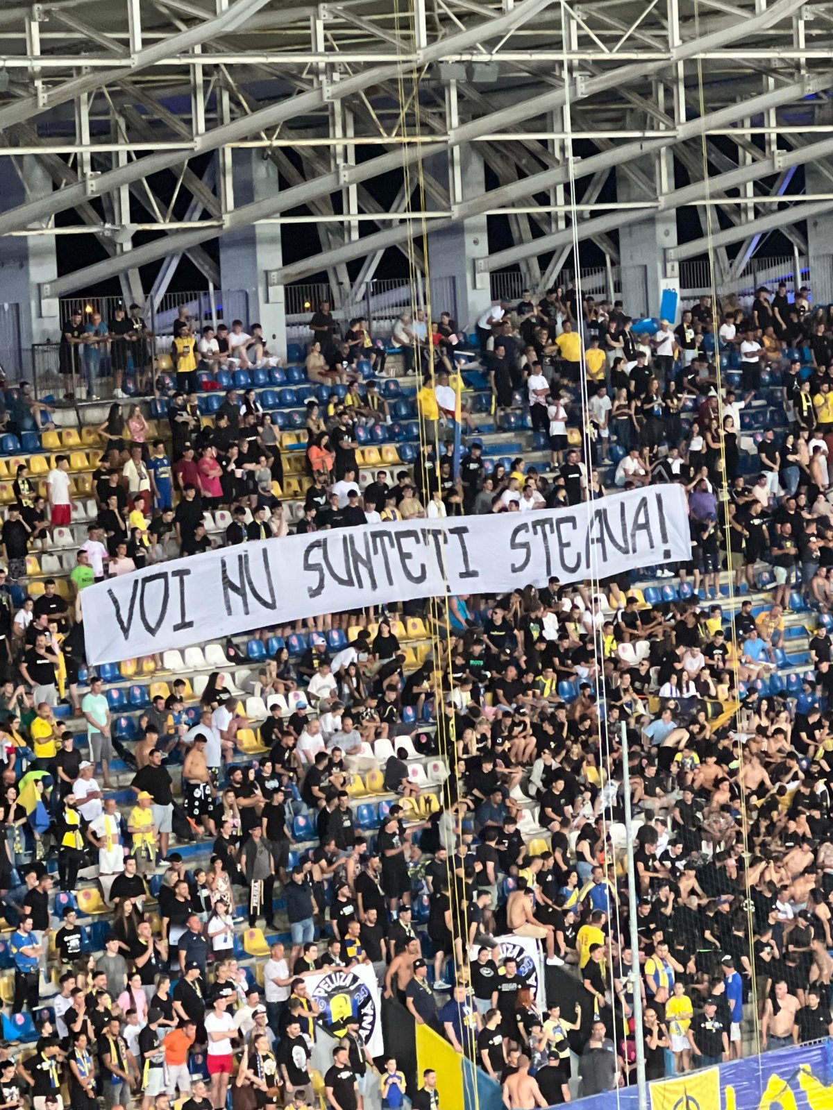 Mesajul afișat se suporterii celor de la Petrolul