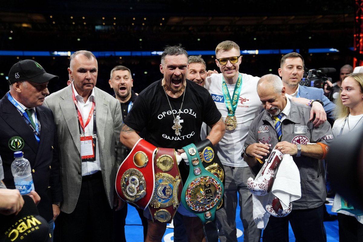 Usyk, la final, cu centurile pe care le deține după victoria cu Dubois