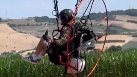Femeia care l-a văzut pe Felix Baumgartner cu câteva clipe înainte să se prăbușească vine cu o altă variantă și adâncește misterul: ”Eram pe plajă”