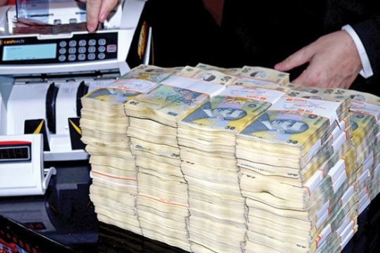 Patronul din fotbalul românesc susține că a descoperit un prejudiciu-record, de un miliard de euro. FRF, vizată de acuzații