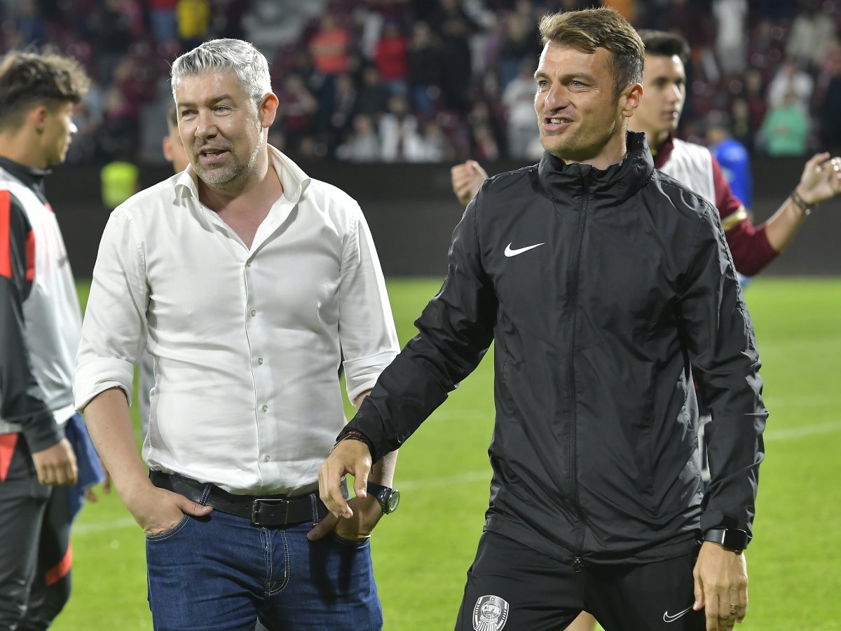 Bogdan Mara (stânga) este director sportiv la CFR Cluj