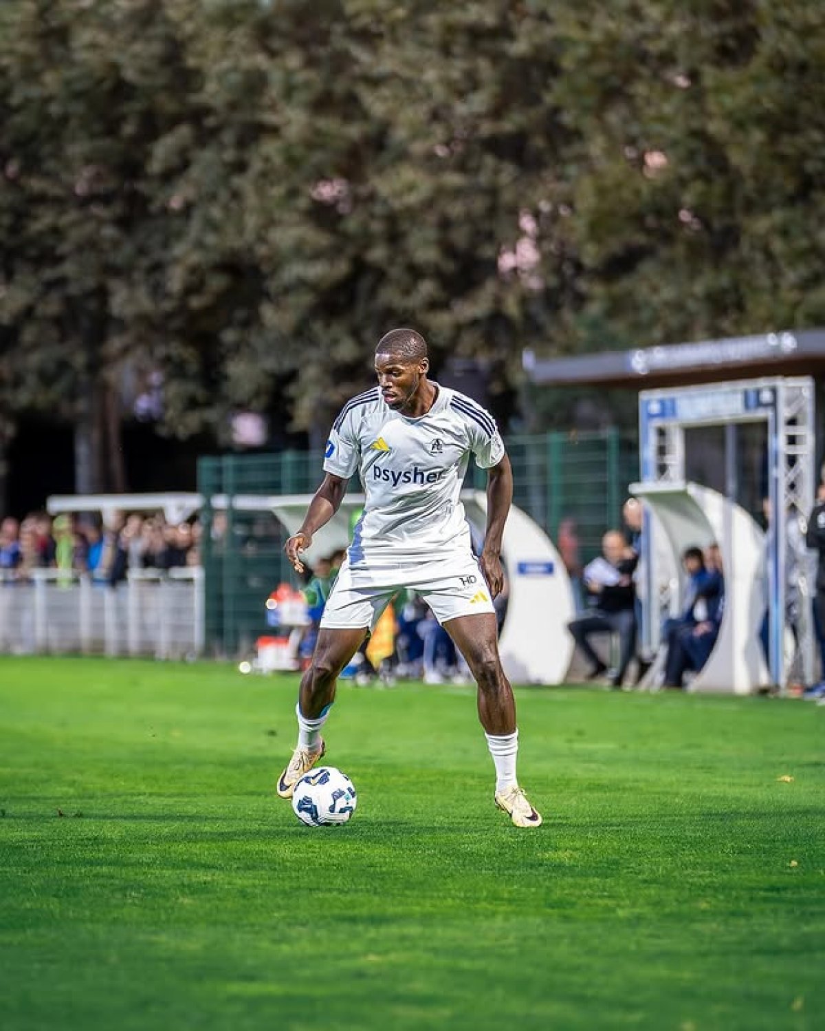 Universitatea Craiova s-a înțeles cu atacantul central Steven Nsimba
