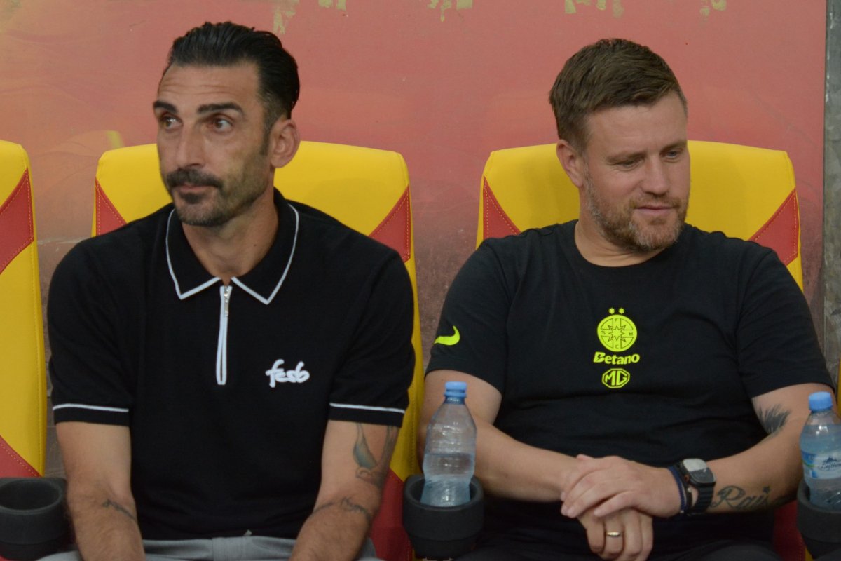 Elias Charalambous și Mihai Pintilii, la meciul cu Shkendija