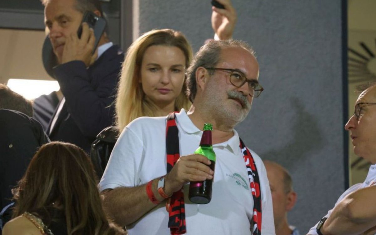 Invitații aflați în zona sectorului VIP a arenei din Miercurea Ciuc au consumat băuturi alcoolice