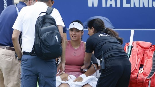 Emma Răducanu, în prima semifinală WTA din 2021. Britanica a avut nevoie de îngrijiri medicale: ”A fost brutal”