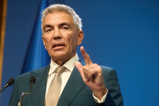 Vicepremierul demisionar Dragoș Anastasiu a fost șef la FRF și a deținut un club important. Ce l-a determinat să iasă din fenomen