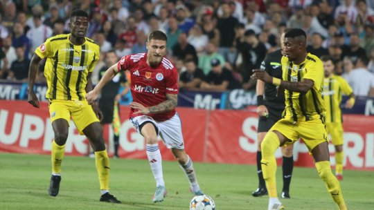 Imagini cu jucătorul accidentat în partida Oțelul - Dinamo. A fost dus la spital cu ambulanța