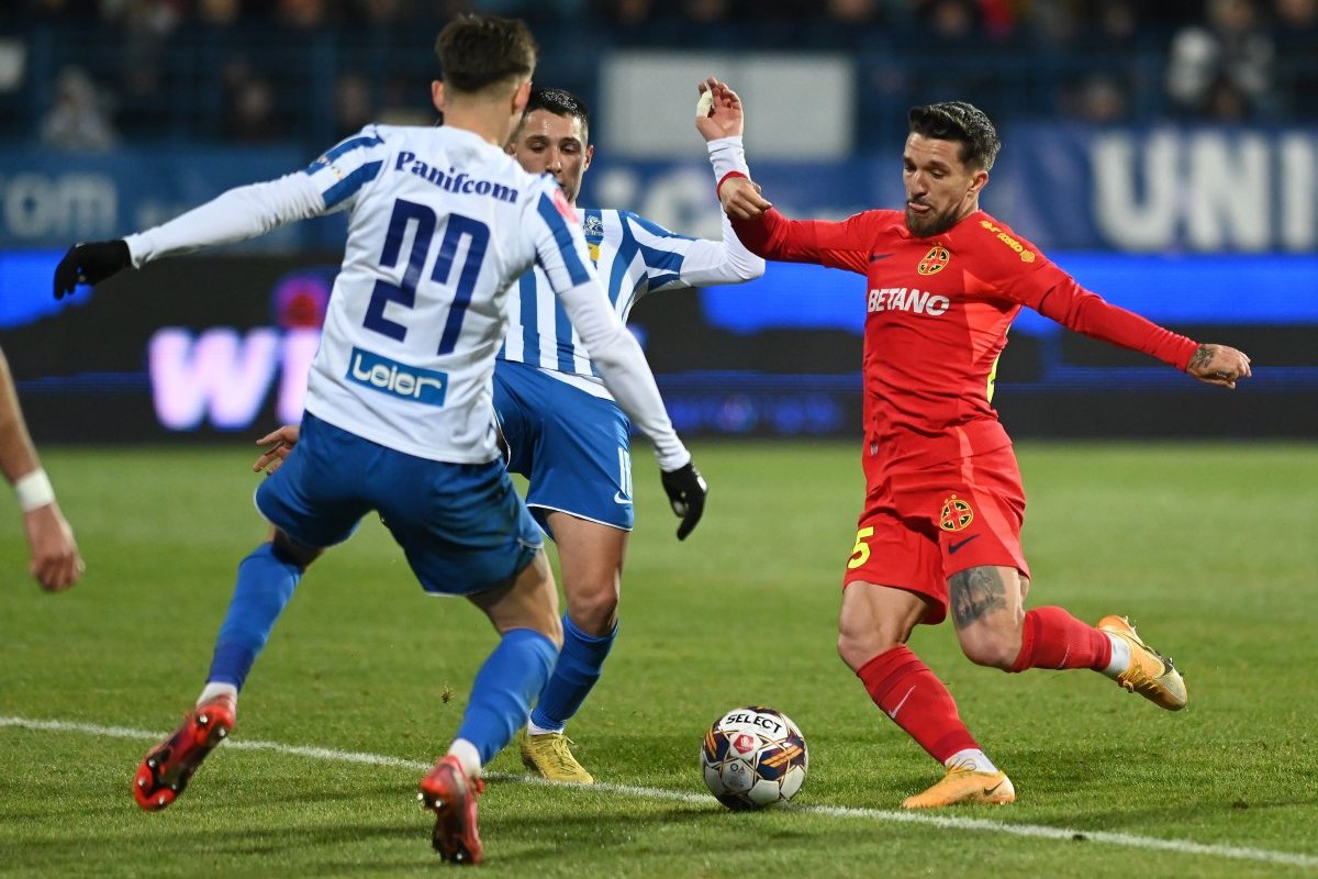 Alexandru Băluță (în roșu) nu mai este dorit de Gigi Becali