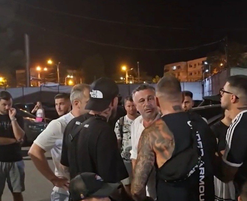 Cristi Munteanu "a fost prins la mijloc" de fanii Oțelului