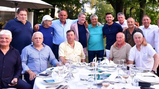 iAMsport.ro a fost la ziua lui Mircea Lucescu. Petrecere fastuoasă în cinstea selecționerului cu o zi înaintea împlinirii celor 80 de ani. Cum arată George Copos, Gino Iorgulescu și ceilalți invitați de 5 stele care au onorat evenimentul special