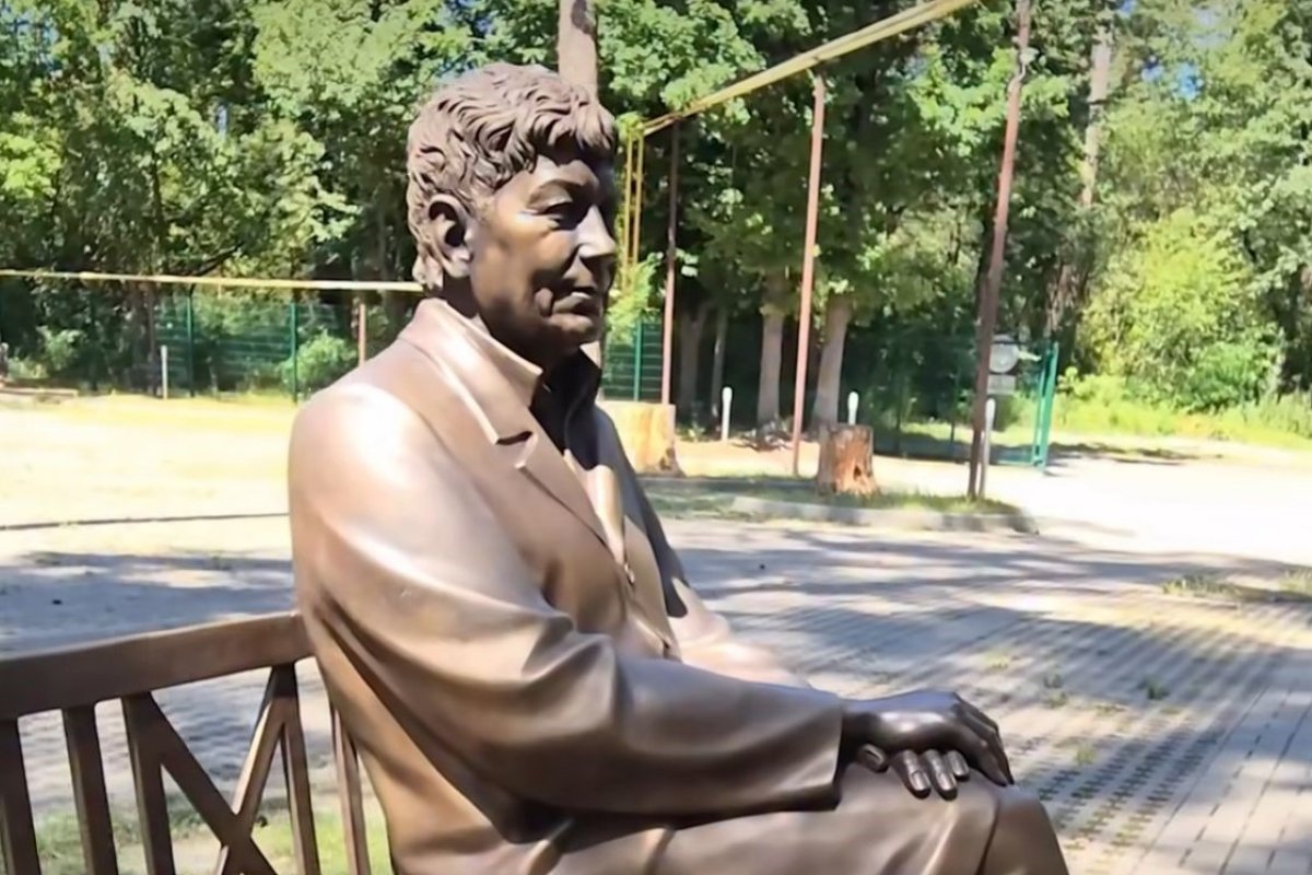 Statuia lui Mircea Lucescu