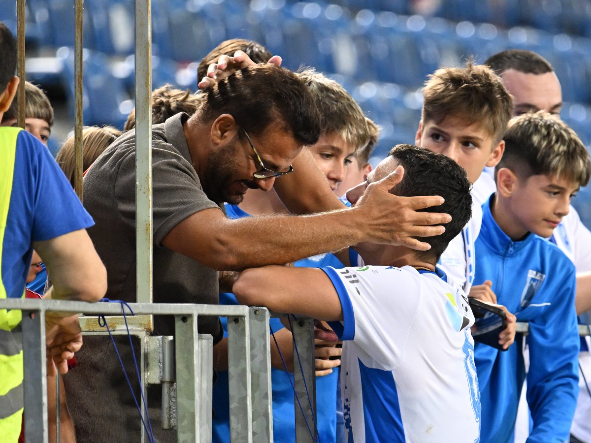 Tatăl lui Hamlawi își felicită fiul după gol