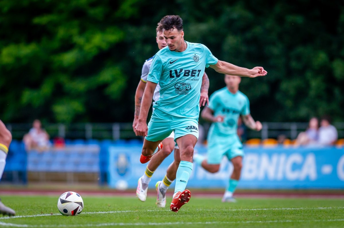Assad Al-Hamlawi, fotbalist dorit la Universitatea Craiova