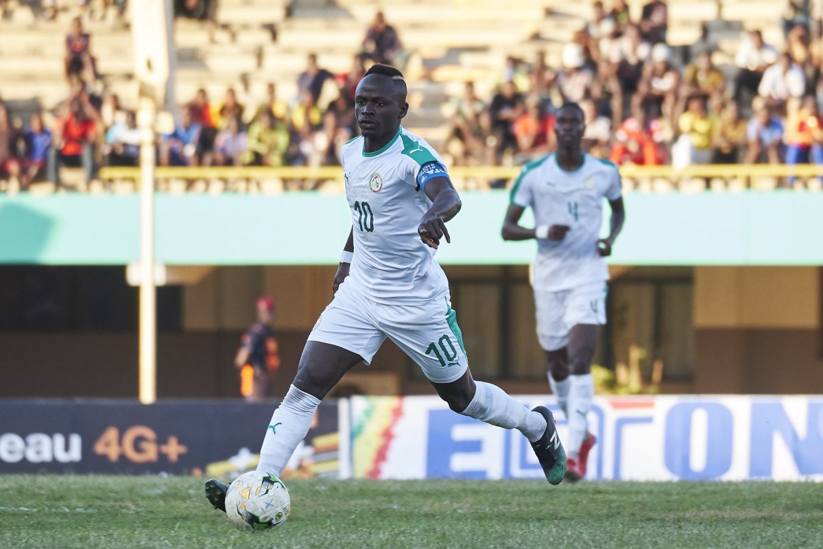 Djibril Diaw (fundal, cu numărul 4) a fost convocat în mai multe rânduri la națională, dar a fost utilizat doar o dată.