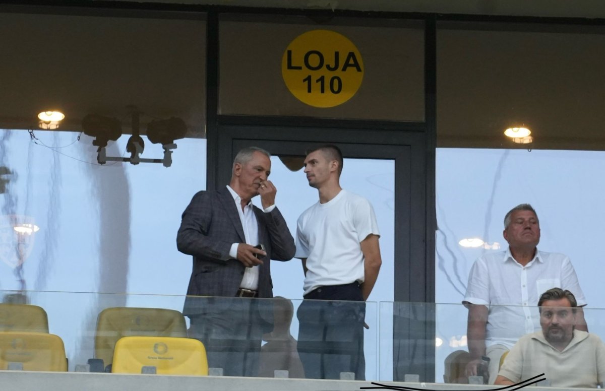 Suspendat, Florin Tănase urmărește meciul alături de cel mai bun prieten al lui Gigi Becali