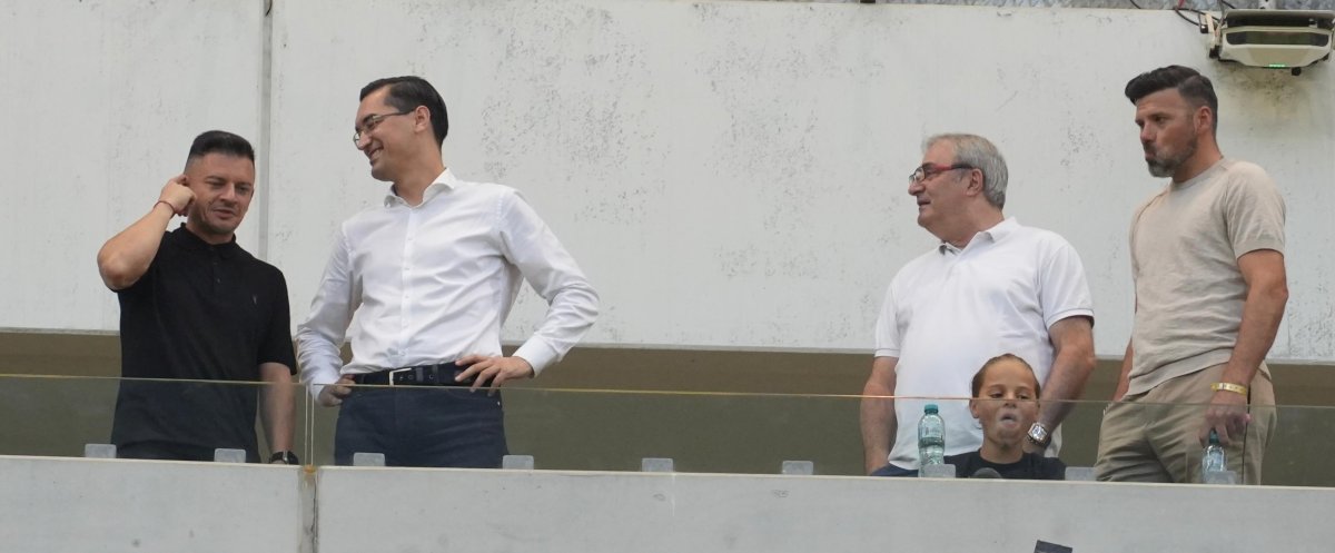Arbitrul acuzat că o favorizează pe FCSB, prezent la meciul cu Shkendija! A venit să vadă partida alături de Răzvan Burleanu