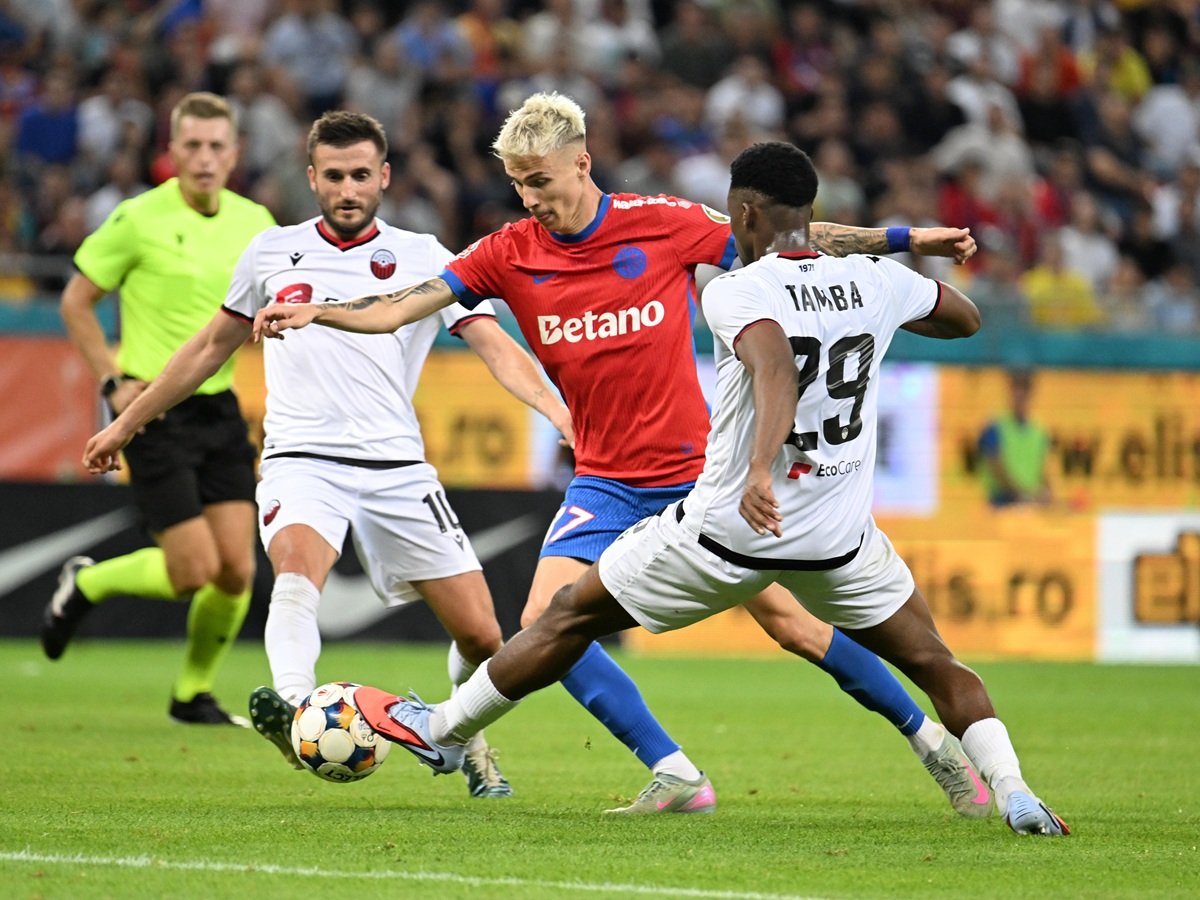 Octavian Popescu a fost printre cei mai buni jucători ai FCSB-ului. Cu toate acestea, Gigi Becali l-a înlocuit cu Denis Alibec