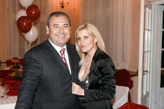 Fostul soț al Elenei Udrea a vrut șă își bage fiul la o echipă de primă ligă: ”Îți dau 500.000 de euro”