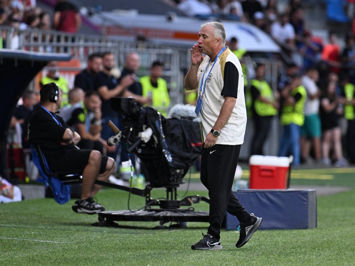 Dan Petrescu, cu doctorul la vestiare: ”E normal să se simtă așa”