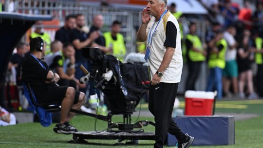 Dan Petrescu, cu doctorul la vestiare: ”E normal să se simtă așa”