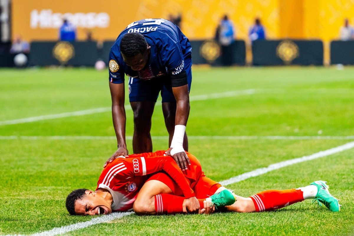 Jamal Musiala a fost accidentat la finalul primei reprize din meciul cu PSG, scor 0-2