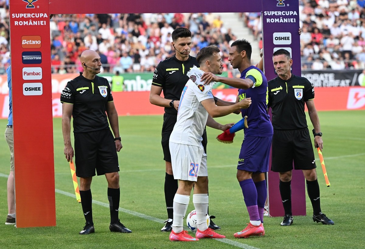 Partida FCSB - CFR Cluj a fost condusă la centru de Marian Barbu