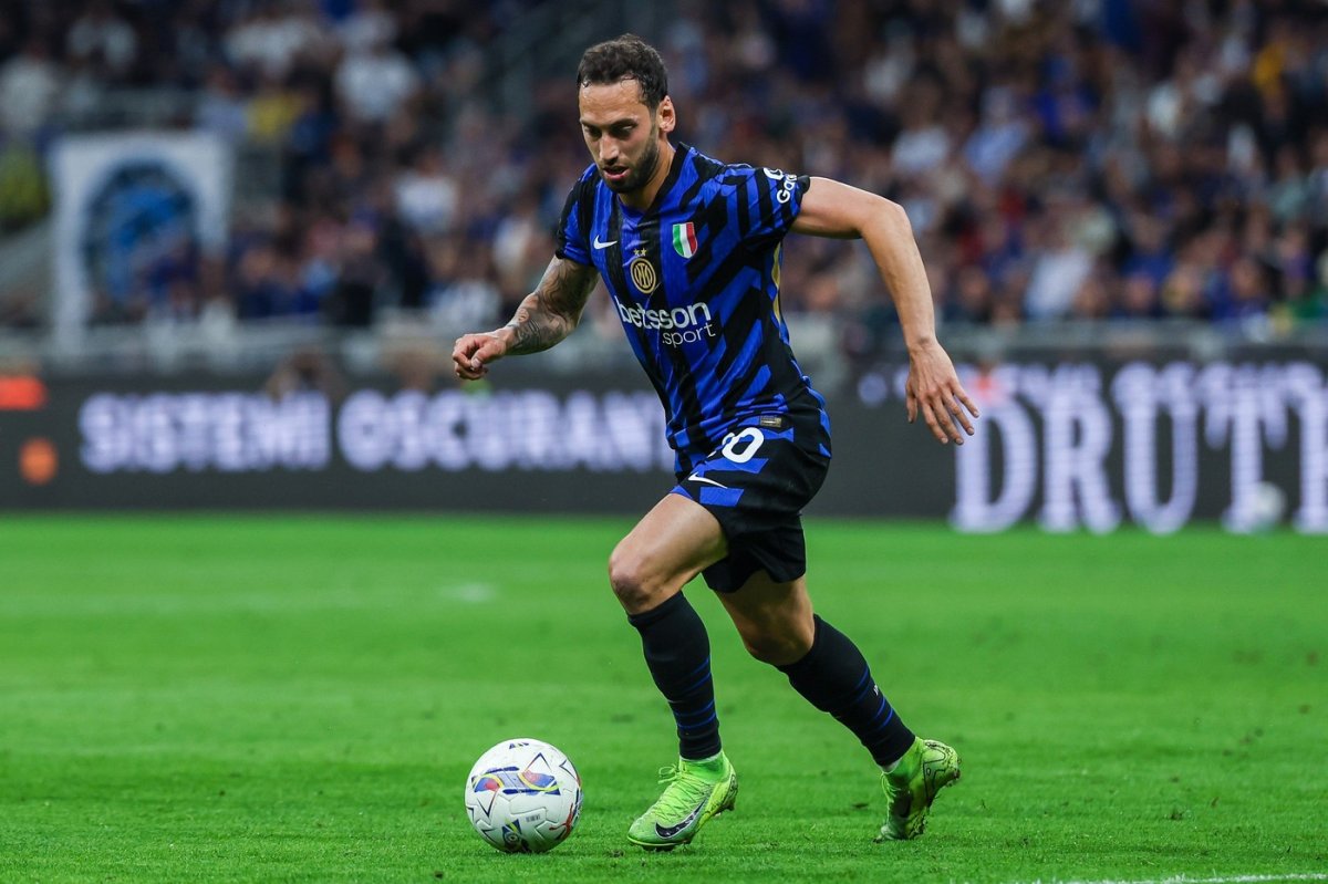Hakan Calhanoglu a ajuns la Inter în 2021, de la rivala AC Milan