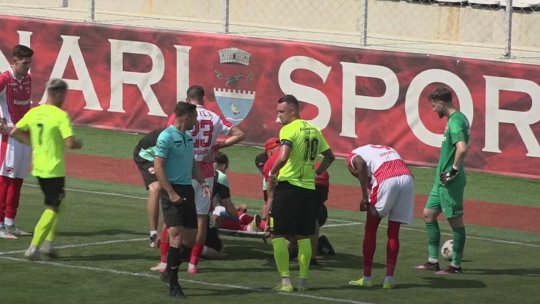 Probleme pentru Dinamo înainte de startul SuperLigii. Titularul din sezonul trecut, scos cu targa din amicalul cu CS Tunari