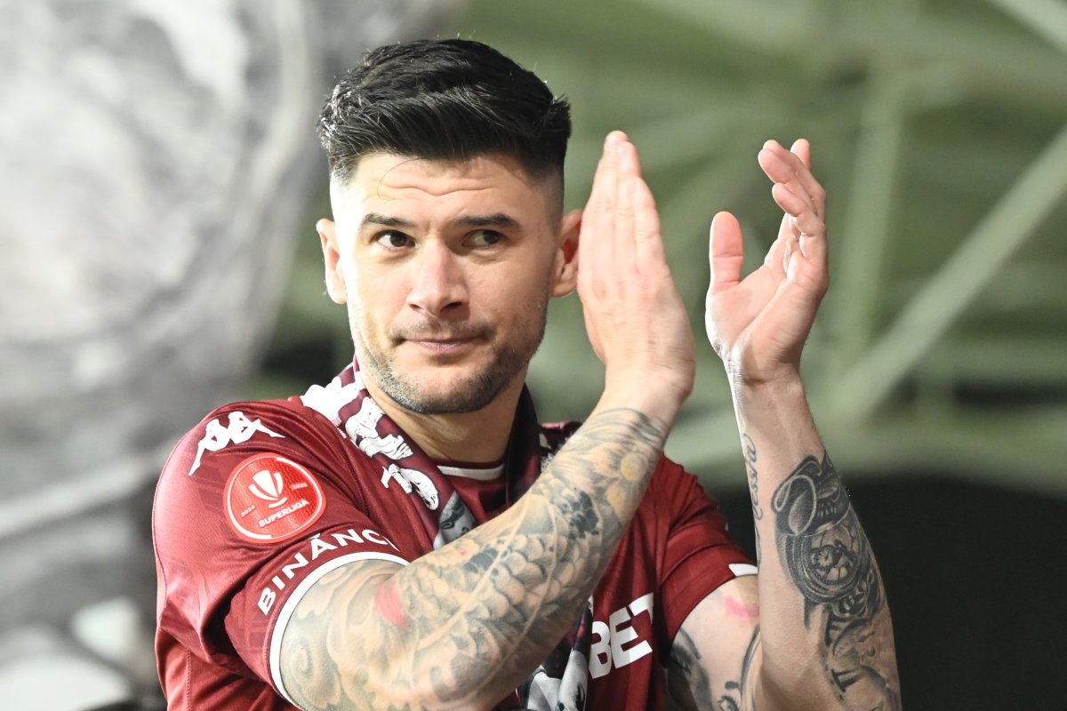 Cristi Săpunaru a debutat în fotbalul profesionist în 2002, la FC Național