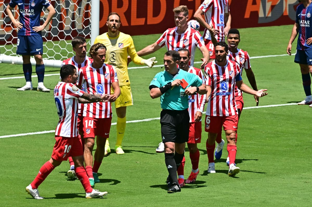 Istvan Kovacs și i-a pus în cap pe fotbaliștii lui Atletico după ce a fluierat meciul lor din grupe cu PSG