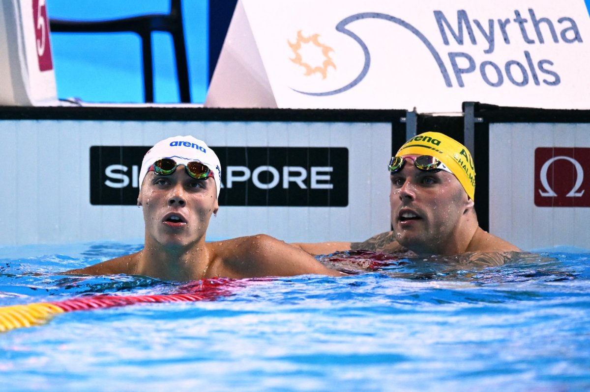 David Popovici și Kyle Chalmers, după finala de la 100 de metri