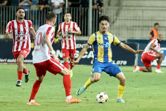 Petrolul - UTA Arad 1-2. Elevii lui Adrian Mihalcea urcă pe poziția secundă